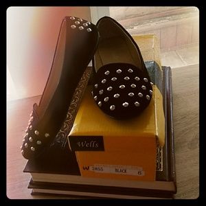 Black stud flats